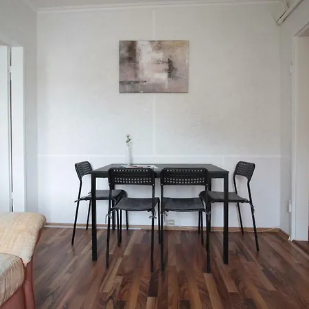 Charming 1-bedroom City Apartment